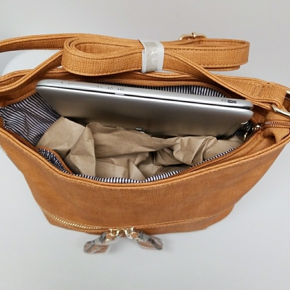 🎉1 HOUR SALE🤗Crossbody Bucket Satchel! (FIRM) - Picture 6 of 6